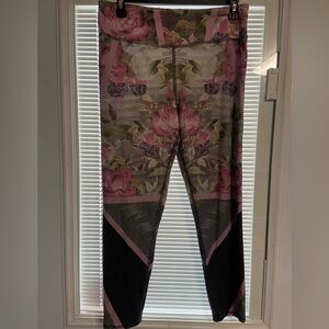 Women’s athletic cropped pants